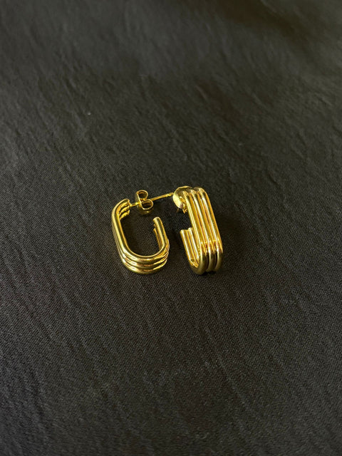 Ernest & Kelly C- Hoops Earrings