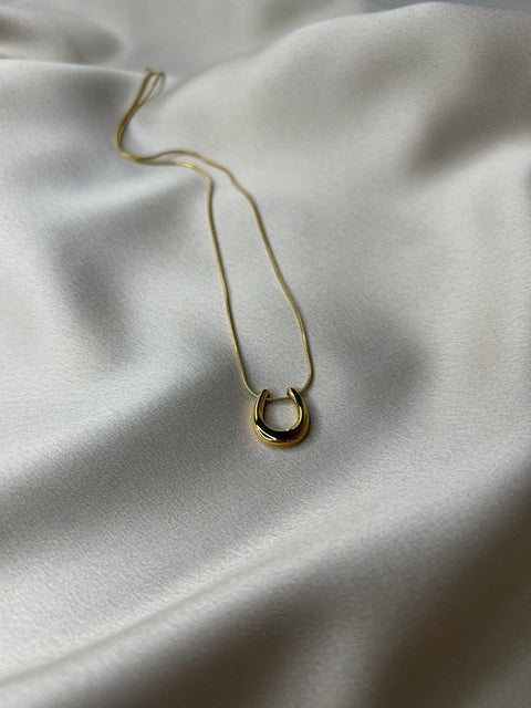 Ernest & Kelly Horseshoe Necklace