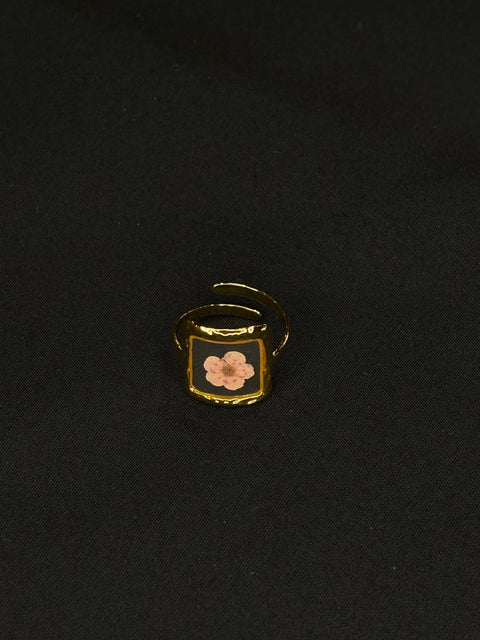 Ernest & Kelly Square Pressed Petal Adjustable Ring