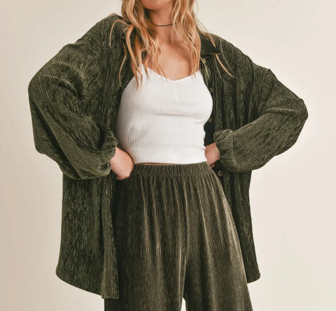 Sadie & Sage Lorelai Pleated Button Down Top