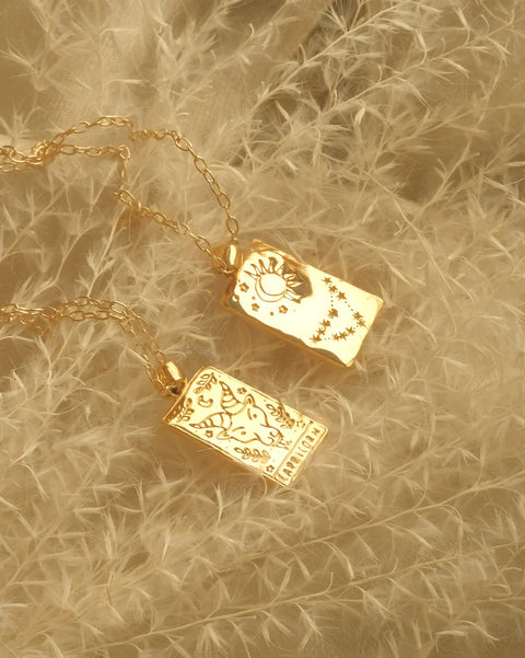 Reversible Constellation Necklaces